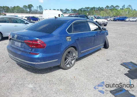 2017 Volkswagen Passat 1.8T R-Line z USA, uszkodzony, nr VIN 1VWDT7A34HC058999